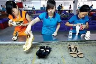 Top xưởng sỉ giày nữ giá rẻ chất lượng tại Q.Long Biên, Hà Nội