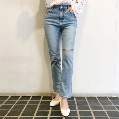 Top shop bán quần jean cho nữ phong cách trên đường Nguyễn Thị Thập