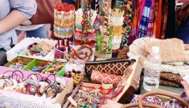 Kho sỉ phụ kiện nam nữ tại chợ Hàng Bồ - Hà Nội