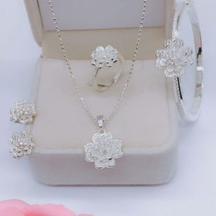 Top shop bán trang sức nữ giá rẻ uy tín tại TPHCM