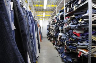 Những xưởng may quần jean giá rẻ uy tín tại TpHCM