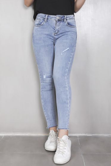 Danh sách shop bán quần jean cho nữ đẹp trên đường Quang Trung
