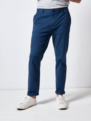 Top shop bán quần kaki chinos cho nam trên đường Cách Mạng Tháng 8