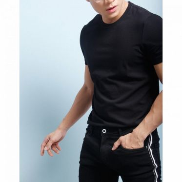 Top shop bán áo thun cho nam đẹp trên đường Ba Tháng Hai