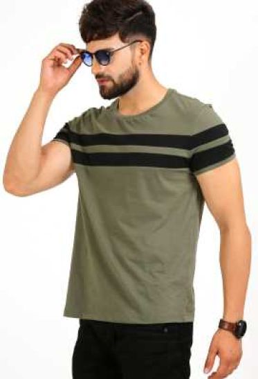 Top shop bán áo thun cho nam trẻ trung trên đường Hai Bà Trưng