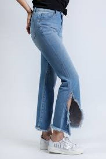 Danh sách shop bán quần jean cho nữ đẹp tại Bình Dương