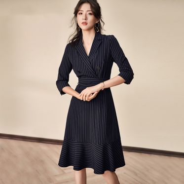 Top shop bán váy đầm vest cao cấp cho nữ tại Quận 7, TP.HCM