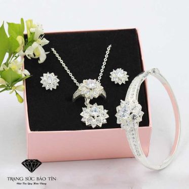 Top shop bán trang sức nữ giá rẻ uy tín tại Quận 4, TPHCM